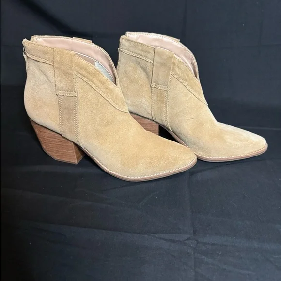 Matisse Arrow, Western Suede Bootie With Almond Toe. - Picture 8 of 8